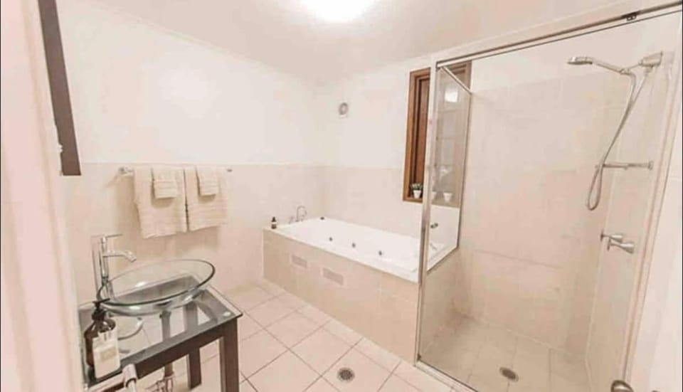 Homestead on the Range - Sleeps 12 House in Queensland