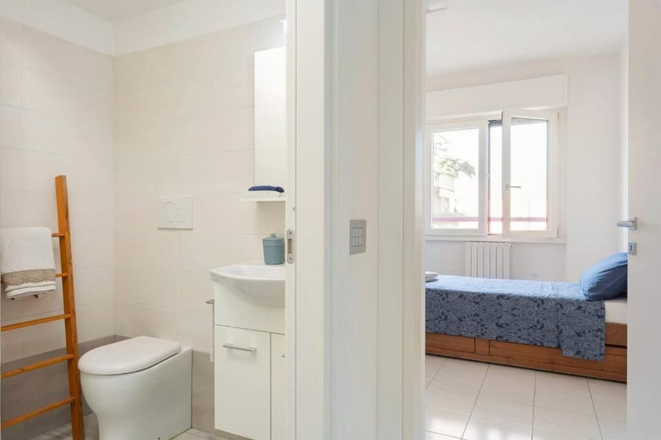 Bathroom, Photo of the whole room, Bedroom