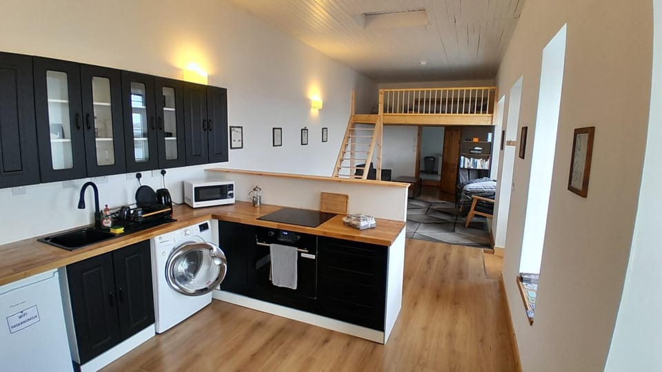 The Uyeasound Old Pier Cottage House in Scotland
