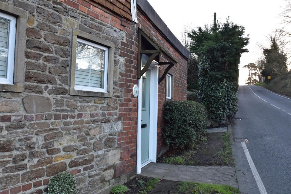 Property building, Facade/entrance, Neighbourhood