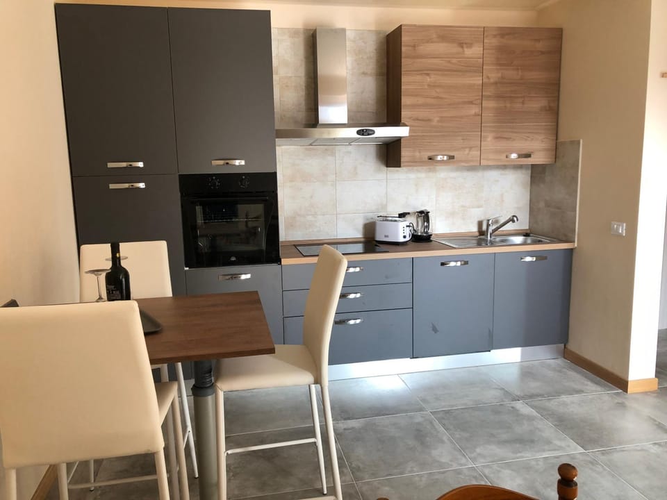 Kitchen or kitchenette, Dining area, dishwasher, pet friendly, toaster