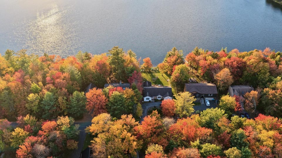 Zen Den - Pocono LakeFront with Hot Tub ! House in Coolbaugh Township