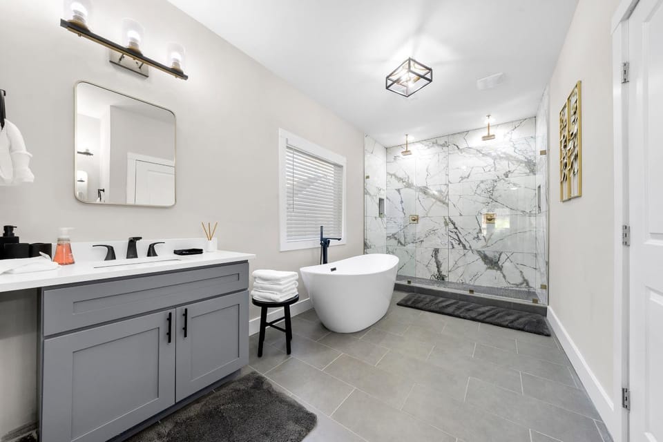 Family Friendly New Luxury Home Centrally located House in Atlanta
