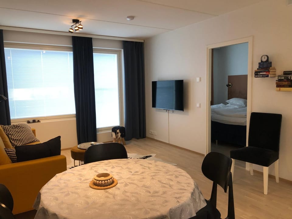 Communal lounge/ TV room, TV and multimedia, Living room, Photo of the whole room, Dining area