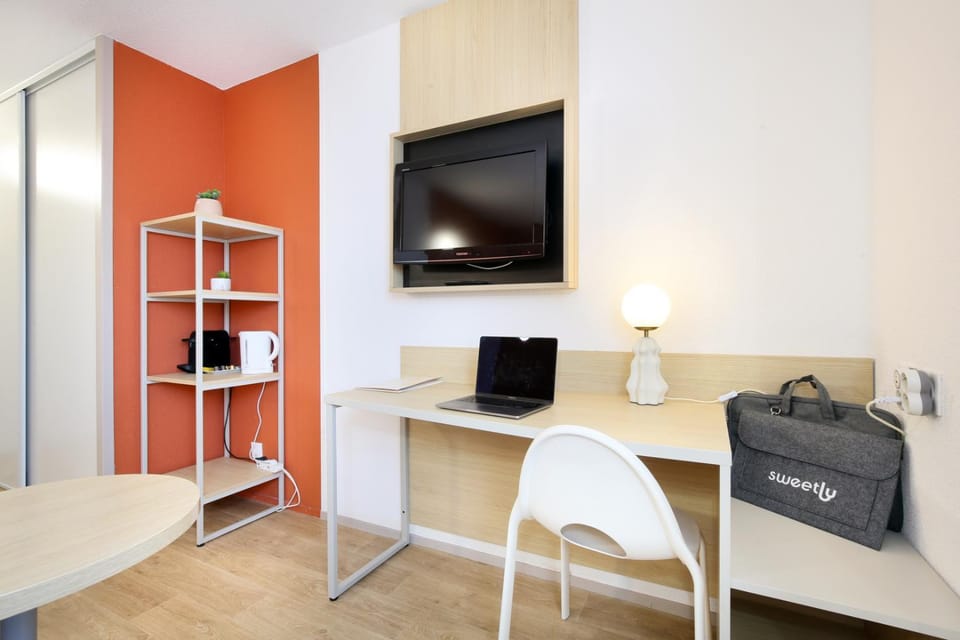 Coffee/tea facilities, Seating area