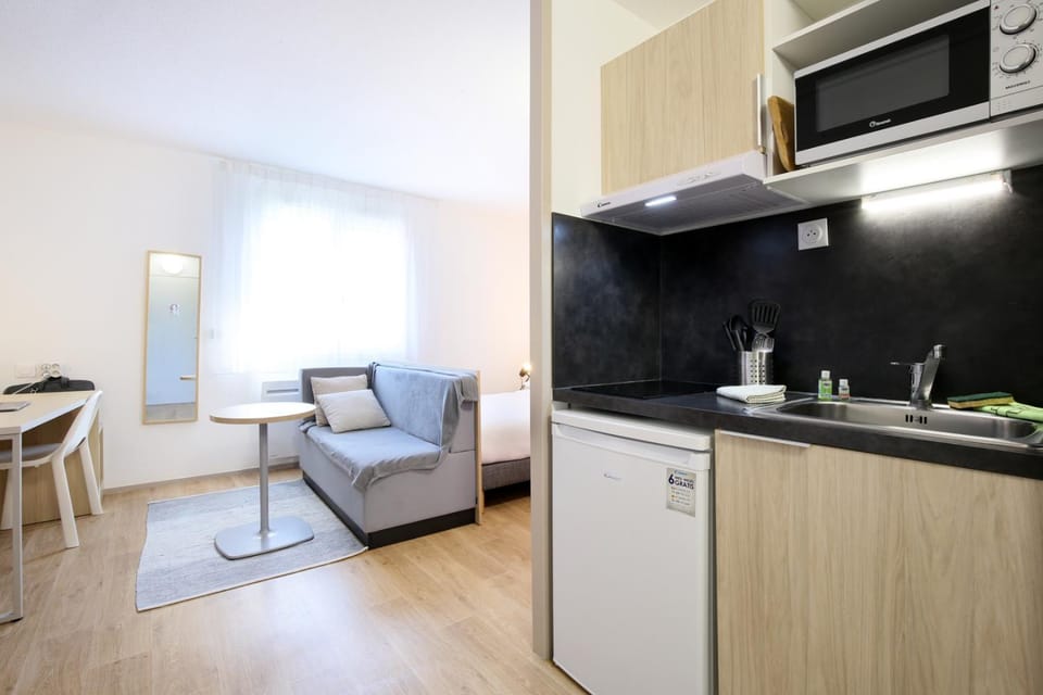 Kitchen or kitchenette, kitchen