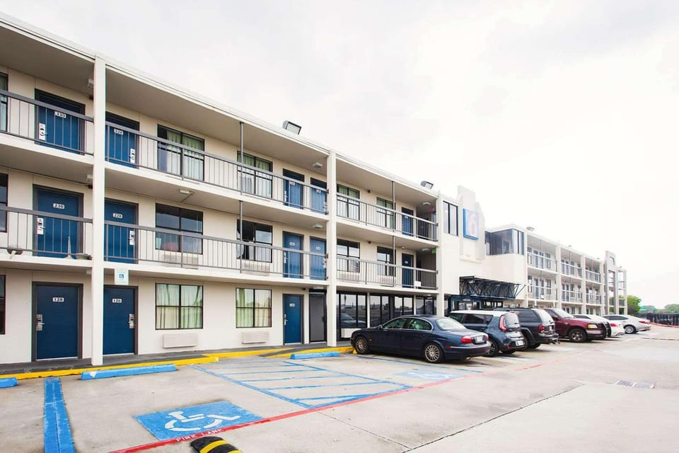 Property building, Day, Parking