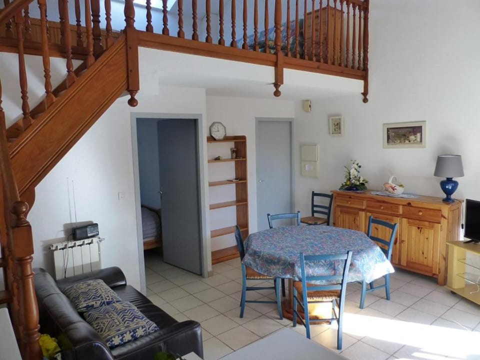 CAPBRETON Résidence LE BOSQUET AUX ECUREUILS Villa avec piscine en copropriété Villa in Capbreton