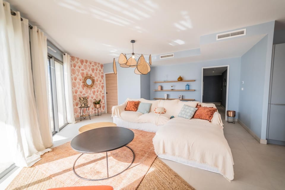 Communal lounge/ TV room, Living room, Seating area