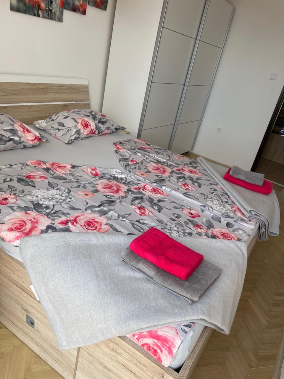 Photo of the whole room, Bedroom