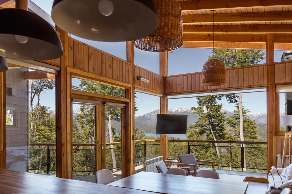 Communal lounge/ TV room, View (from property/room), Living room, Dining area, Mountain view