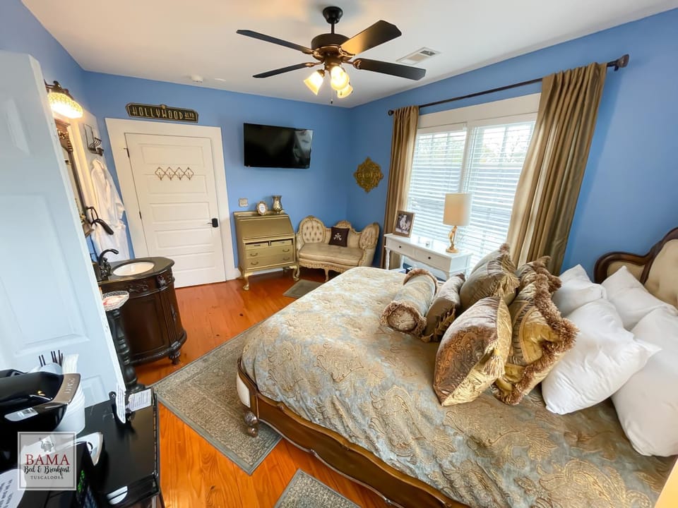 Bama Bed and Breakfast - Chimes Suite Hotel in Northport