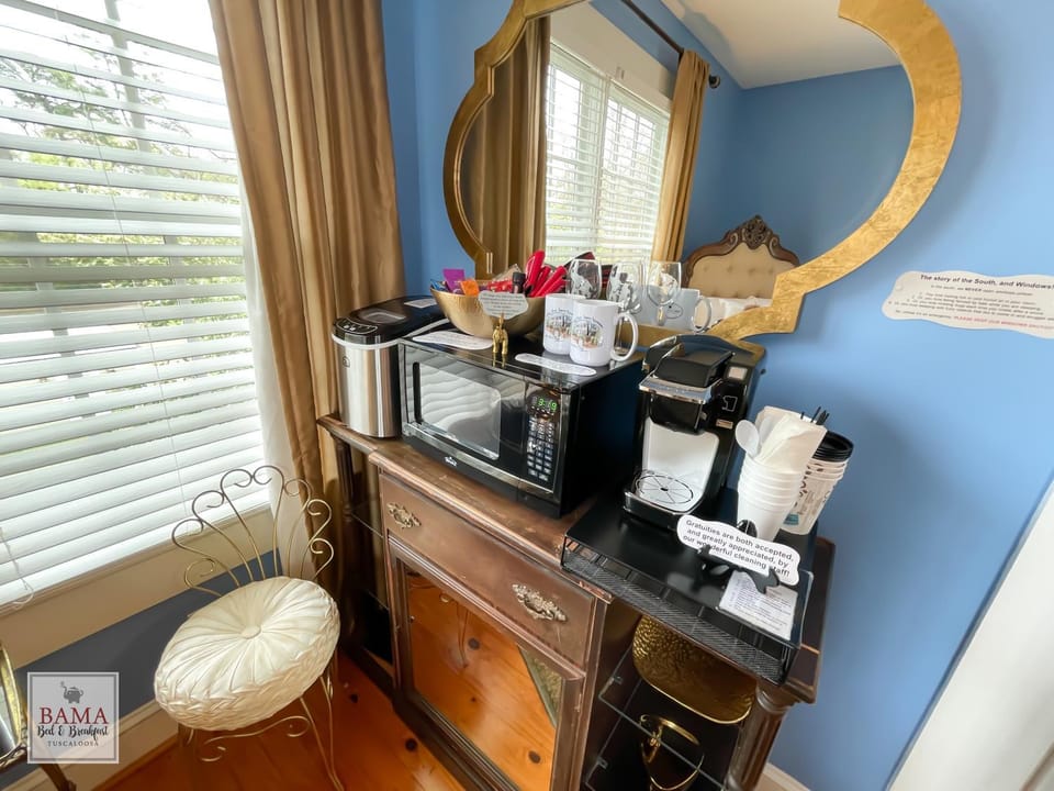 Bama Bed and Breakfast - Chimes Suite Hotel in Northport