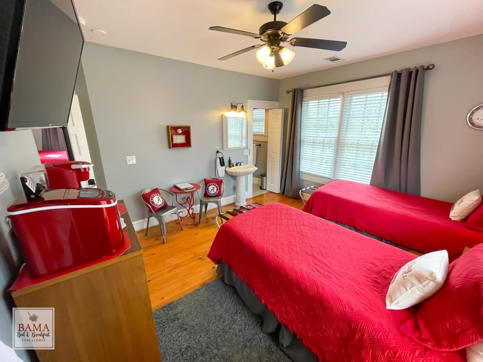 Bama Bed and Breakfast - Sweet Home Alabama Suite Hotel in Northport