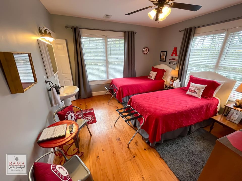 Bama Bed and Breakfast - Sweet Home Alabama Suite Hotel in Northport