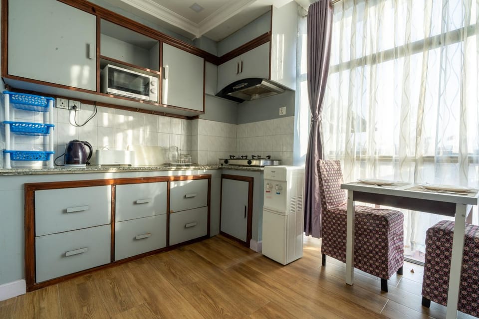 Kitchen or kitchenette, Dining area, Dinner