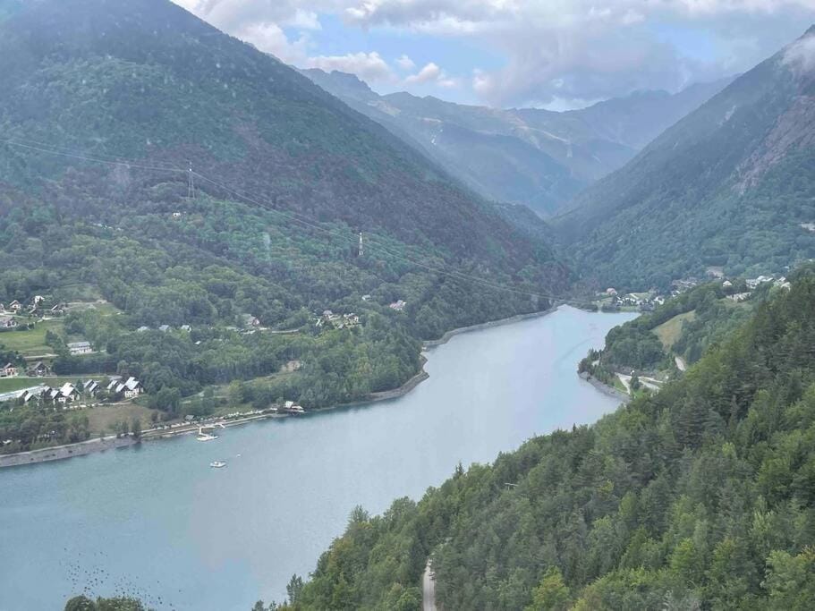 Nearby landmark, Natural landscape, Bird's eye view, Hiking