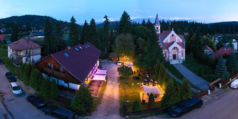 Papa la Șoni Gastro-Pensiune Bed and Breakfast in Romania