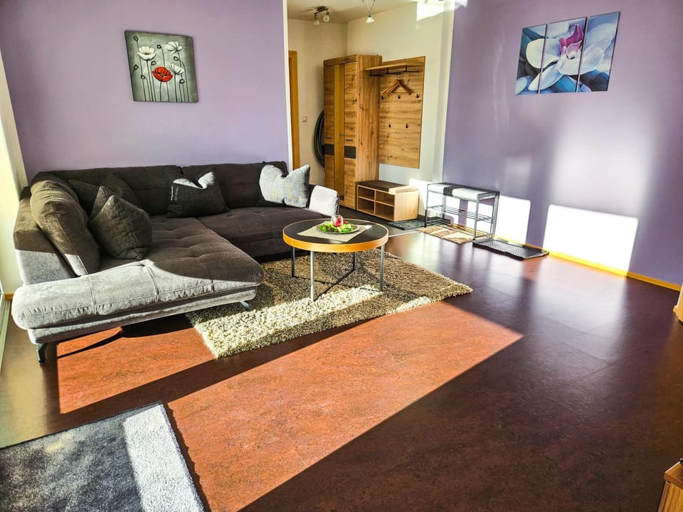 Living room, Decorative detail, Seating area