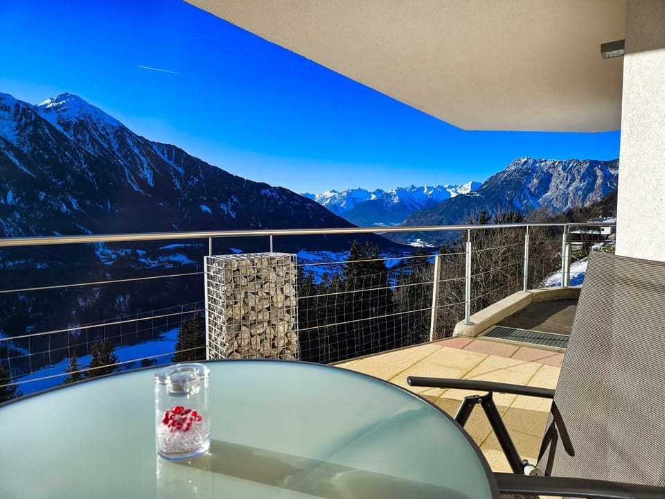 Facade/entrance, Natural landscape, Winter, View (from property/room), Balcony/Terrace, Mountain view