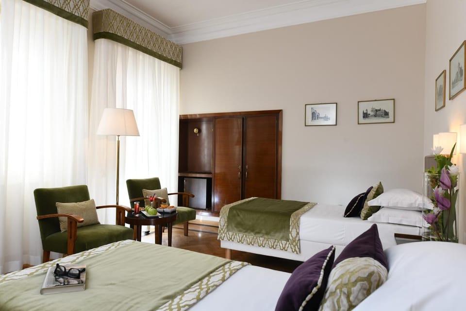 Bed, Other, Photo of the whole room, Seating area, Bedroom
