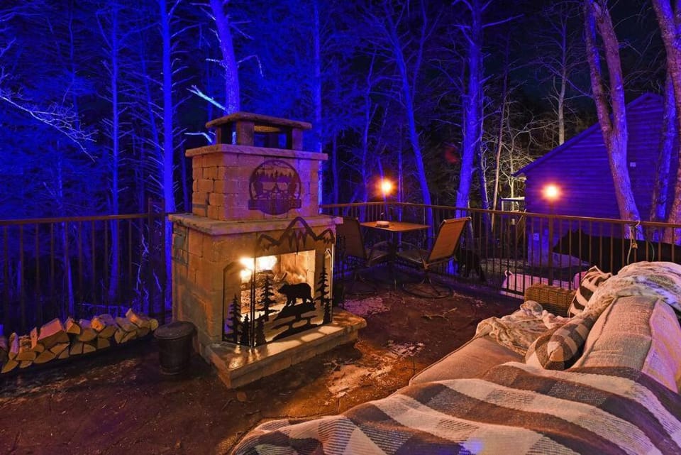 Enchanted Forest Cabin And Teepee! Lights & Laser Show! Private Hot Tub! Unique Stay! Cabin in Sevierville