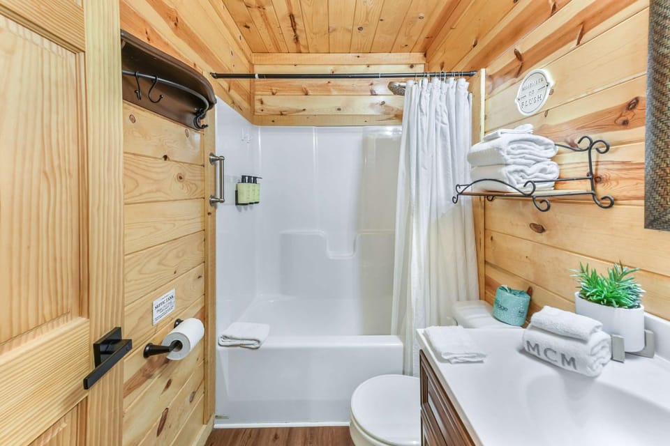 Enchanted Forest Cabin And Teepee! Lights & Laser Show! Private Hot Tub! Unique Stay! Cabin in Sevierville