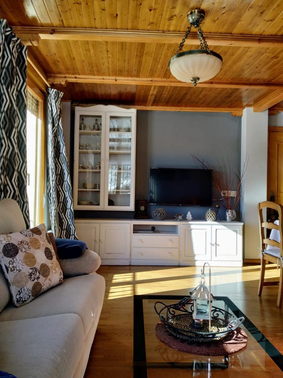 Communal lounge/ TV room, Living room, Dining area