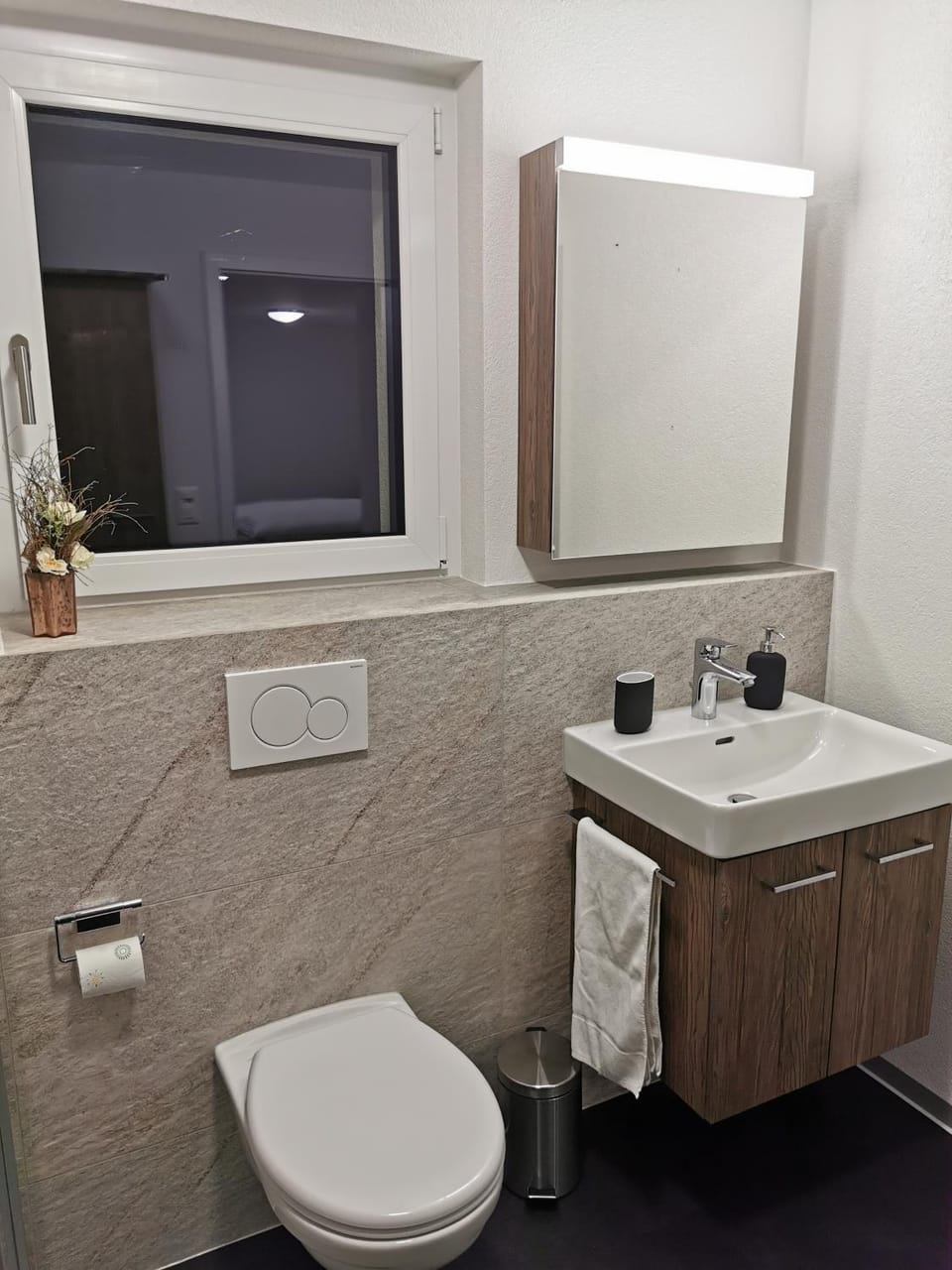 Toilet, Bathroom, towels