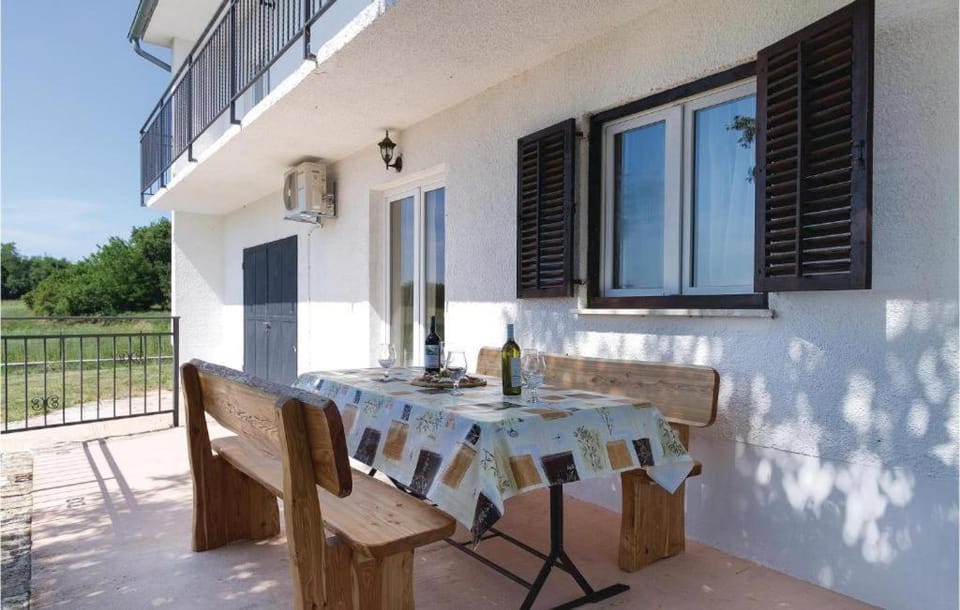 Apartment Frankovici Stara Vala - Tinjan Istra Apartment in Istria County