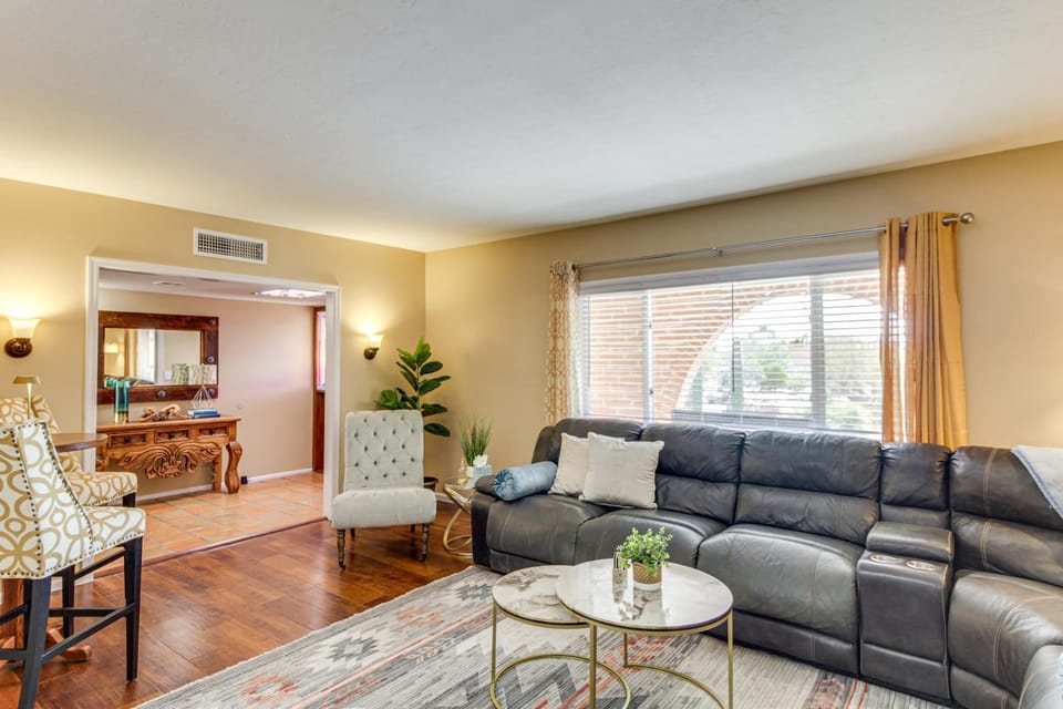 Private Pool & Fire Pit! Walkable Tucson Retreat House in Casas Adobes
