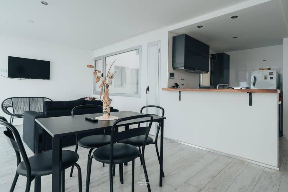 Kitchen or kitchenette, Living room, Dining area