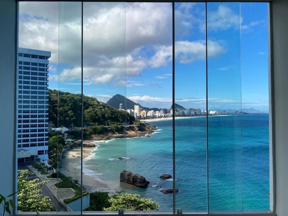 Vista para o mar em apartamento super moderno Apartment in Rio de Janeiro