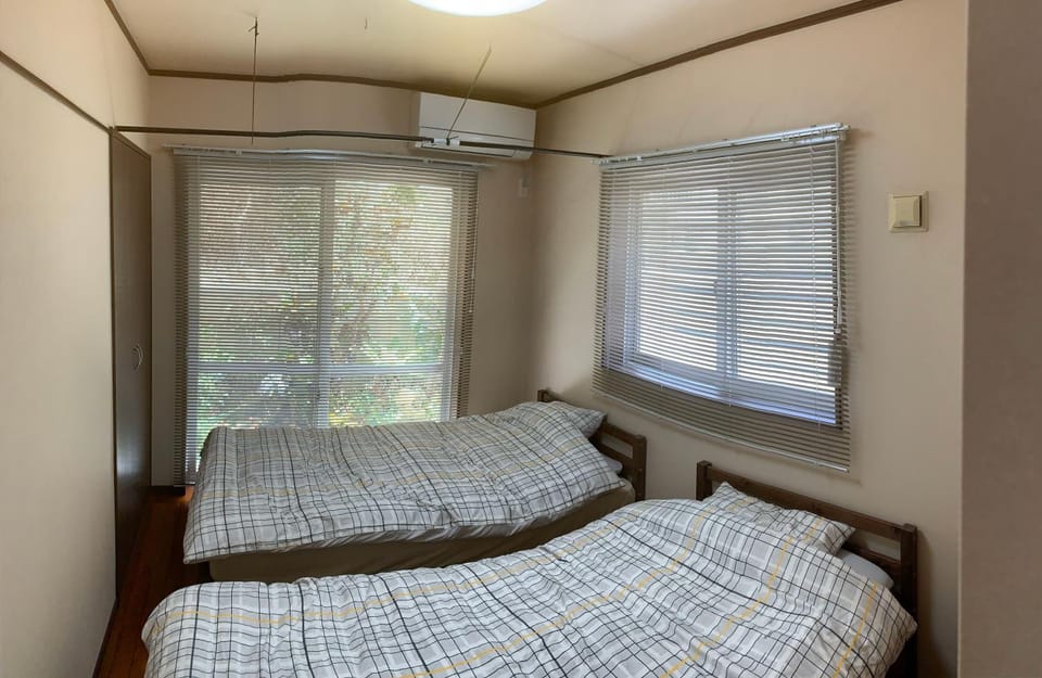 Photo of the whole room, air conditioner