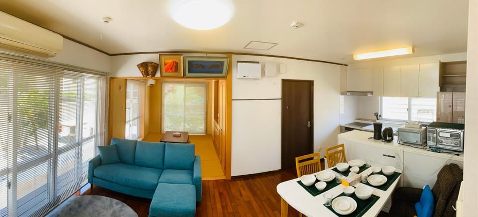 Photo of the whole room, air conditioner