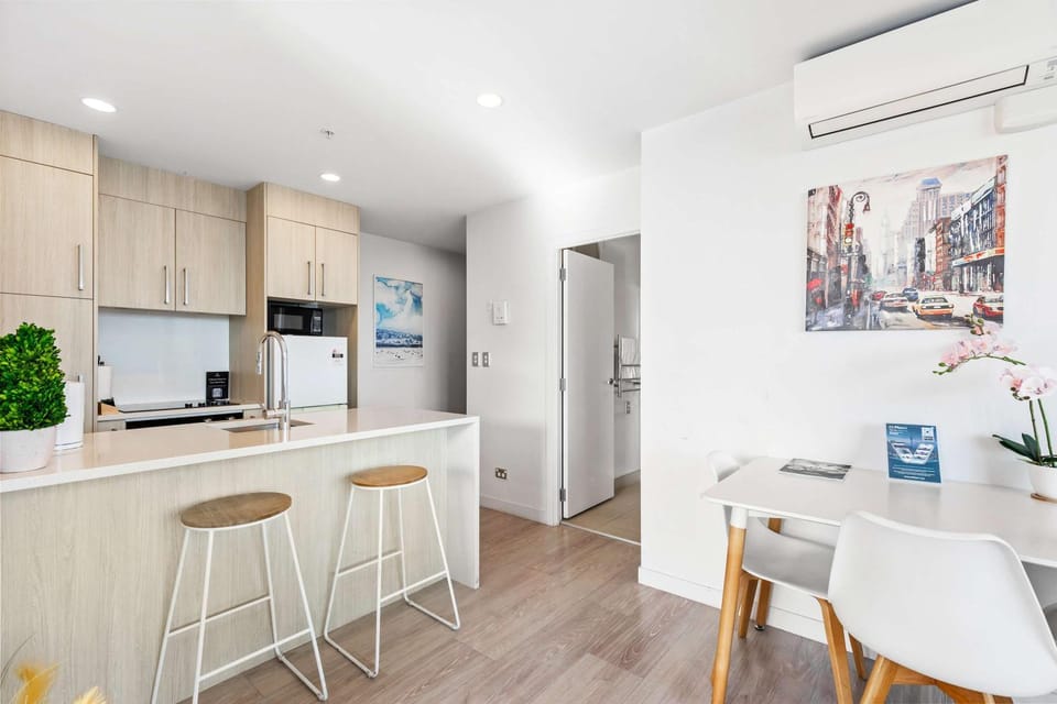 Sky Tower Views 2 Bed 2 Bath CBD Zodiak Stays Apartment in Auckland