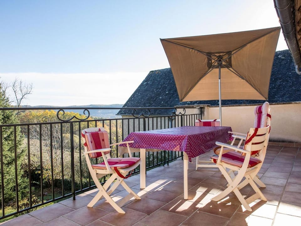 Maison spacieuse en Dordogne avec terrasse et jardin, animaux acceptés Country House in Nouvelle-Aquitaine