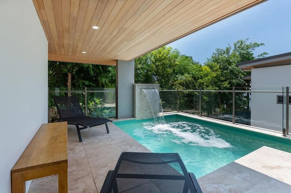 Villa On The Hill - Spacious Tropical Panorama Villa in Port Douglas