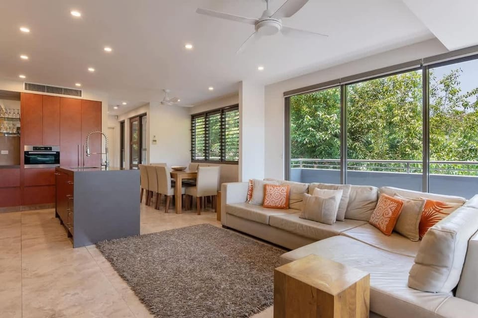 Villa On The Hill - Spacious Tropical Panorama Villa in Port Douglas