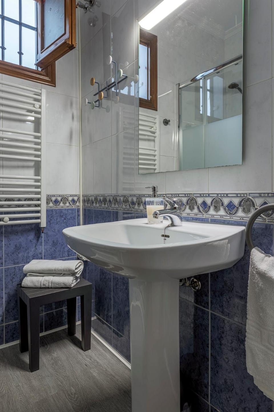 Bathroom, towels