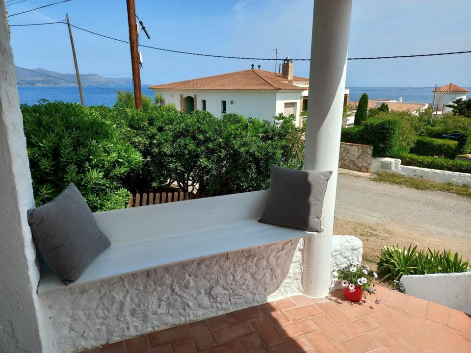 Patio, Facade/entrance, Spring, Winter, Summer, Garden, Balcony/Terrace, Autumn, Garden view, Sea view, Street view, Quiet street view
