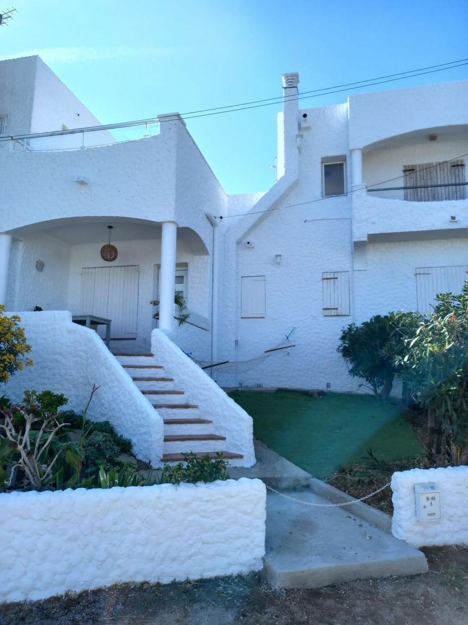Property building, Facade/entrance, Garden, Balcony/Terrace