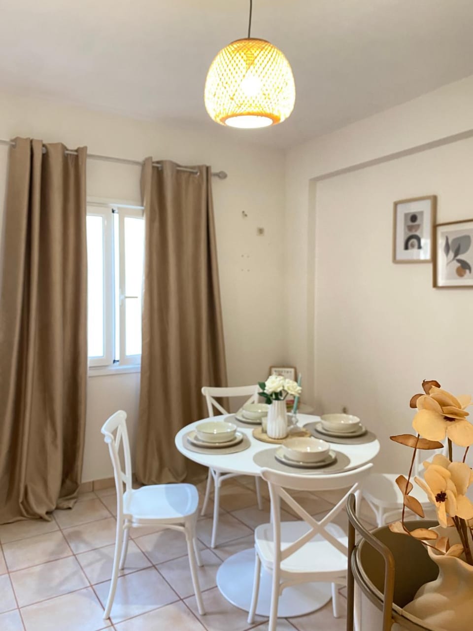 Seating area, Dining area
