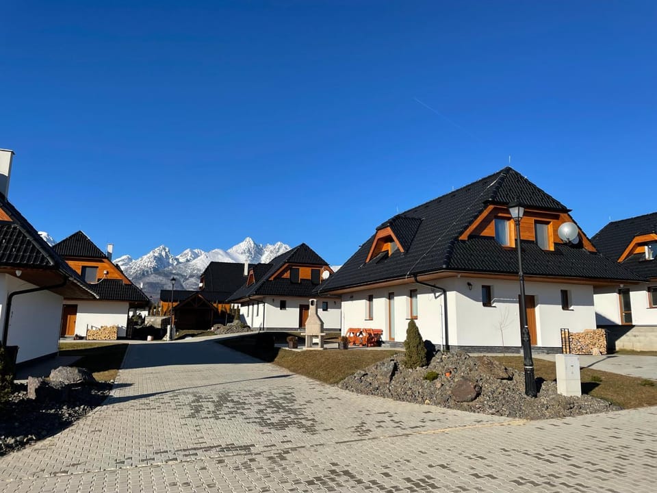 Property building, Neighbourhood, Winter