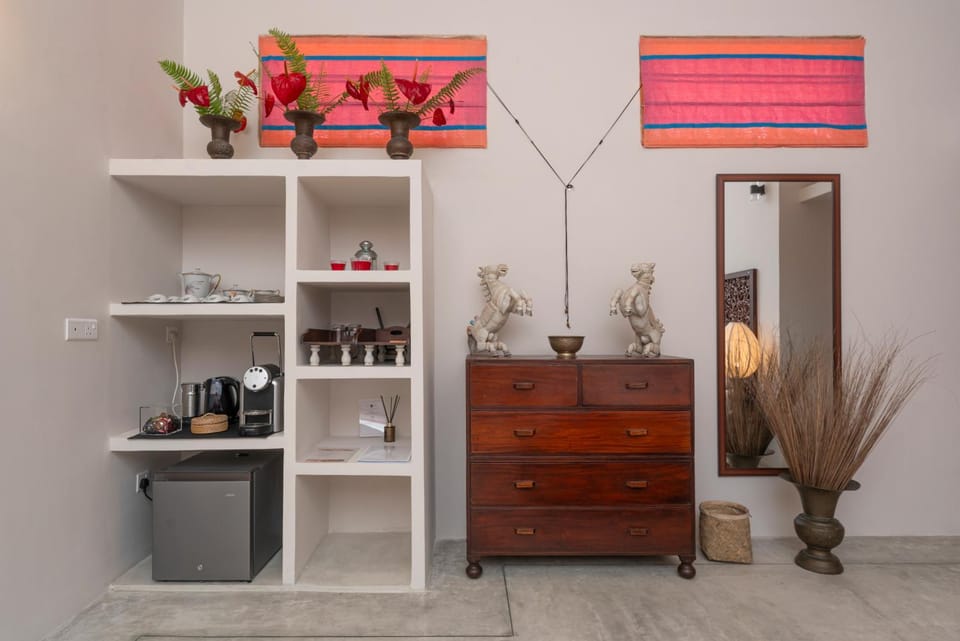 Coffee/tea facilities, wardrobe