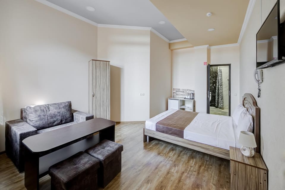 Bed, Photo of the whole room, Seating area, Bedroom