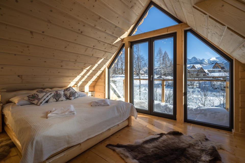 Bed, Natural landscape, Winter, Photo of the whole room, Bedroom, Mountain view