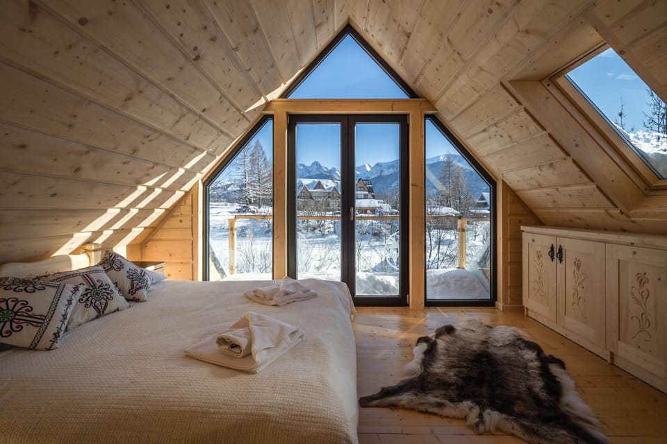 Bed, Natural landscape, Photo of the whole room, Bedroom