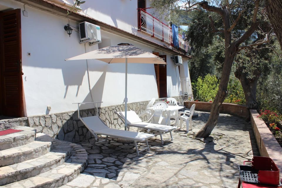 Property building, Garden, Balcony/Terrace, sunbed