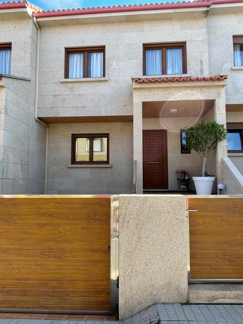 Facade/entrance